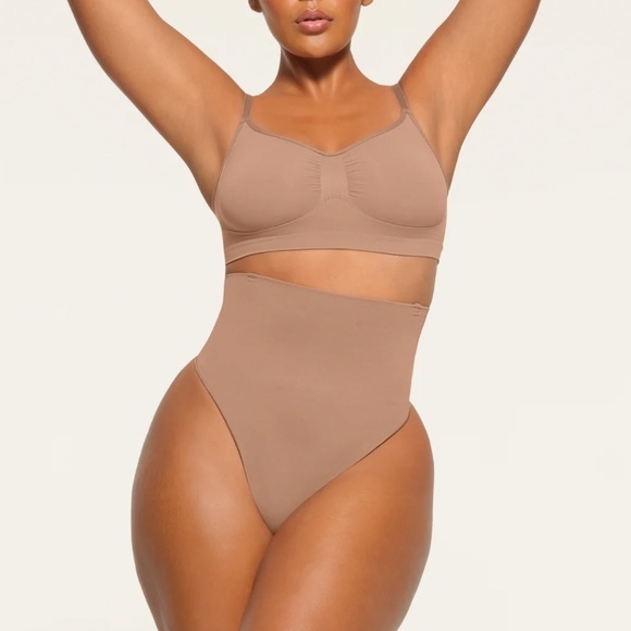 NEW SKIMS Sculpting Seamless HIGH-WAISTED THONG NWOB size XS - Picture 1 of 8